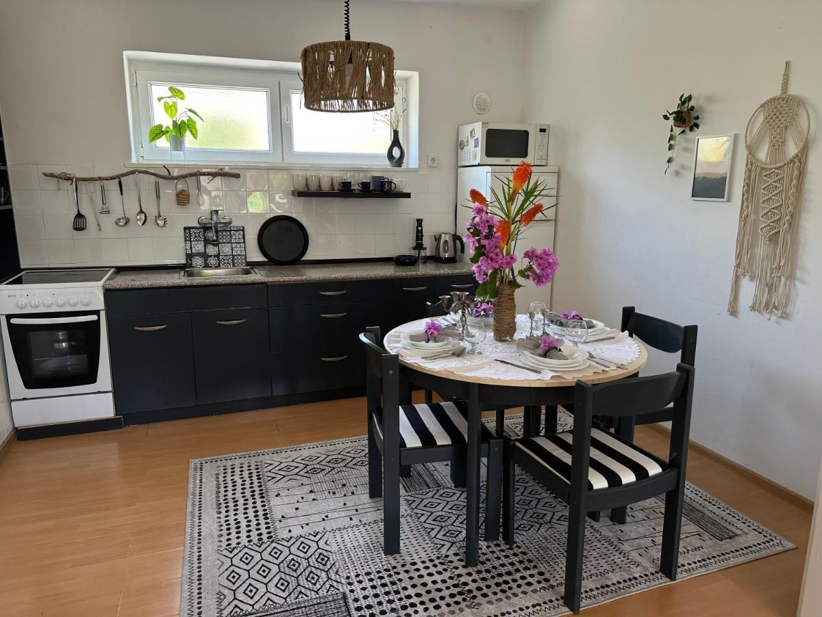 Cosy Family Apartment Marina Kastela Near Airport Exterior photo